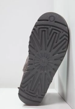 Ugg Bailey Bow - Korte Laarzen - Grey 12 Ugg Bailey Bow - Korte Laarzen - Grey -Anna Field 04e16e88c3674ea1b533a7269ed9fc2f