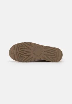 Ugg Classic Mini Logo Zip - Korte Laarzen - Chestnut 10 Ugg Classic Mini Logo Zip - Korte Laarzen - Chestnut -Anna Field 23c0bdf101914c4ba916f78c212125d4
