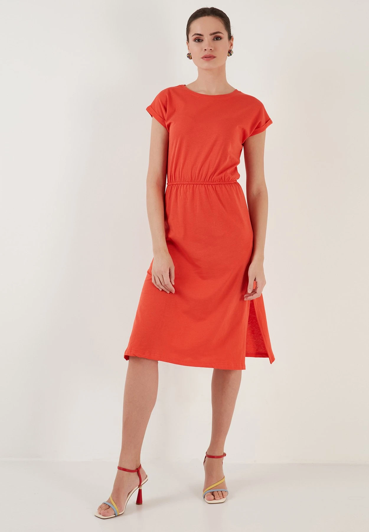 LELA Short Sleeve Midi - Jurk - Brick Red 1 LELA Short Sleeve Midi - Jurk - Brick Red