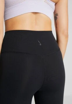 Nike Performance Nike Yoga Luxe 7/8-Infinalon-Leggings Mit Hohem Taillenbund Für Damen - Legging - Black/Dark Smoke Grey 9 Nike Performance Nike Yoga Luxe 7/8-Infinalon-Leggings Mit Hohem Taillenbund Für Damen - Legging - Black/Dark Smoke Grey -Anna Field 34cc3583c8c04a0bb121d5cf0b06e7fb