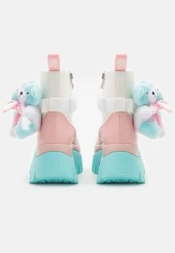 KOI FOOTWEAR Melanie Martinez Sweet Teddy Bear Platform Boots - Korte Laarzen - Blue/Pink/White -Anna Field 4b80000437fe49128bbe5fd8d98b6074