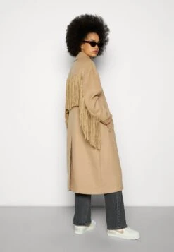 COLOURFUL REBEL Koko Fringe Coat - Mantel - Camel 9 COLOURFUL REBEL Koko Fringe Coat - Mantel - Camel -Anna Field acb6d9484a834ec28f1bf5a6b3ee7b89