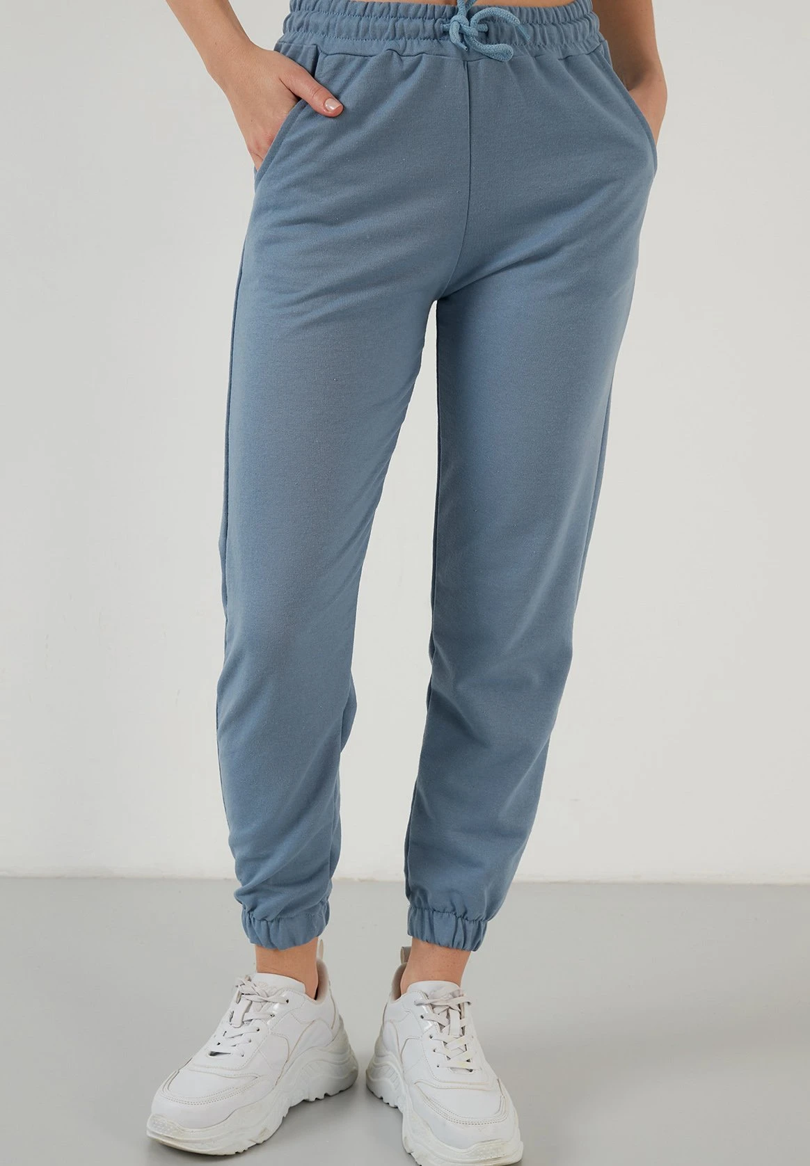 LELA Slim Fit - Trainingsbroek - Baby Blue 1 LELA Slim Fit - Trainingsbroek - Baby Blue