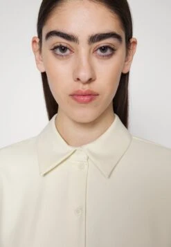 DRYKORN Cloelia - Blouse -Off White 9 DRYKORN Cloelia - Blouse -Off White -Anna Field bebbb1b52b314209b3098035ea56568d