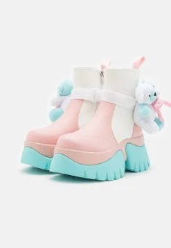 KOI FOOTWEAR Melanie Martinez Sweet Teddy Bear Platform Boots - Korte Laarzen - Blue/Pink/White -Anna Field c1a669c57b2b40fba289021b1425f5ac