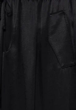 PULL & BEAR Satin Parachute - Broek - Mottled Black -Anna Field c3b8c9d2f98f4296acf85615e49ddcc9